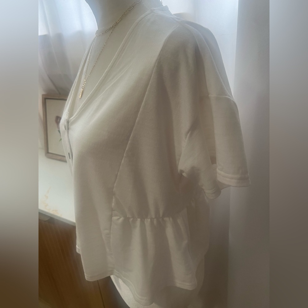 Button down white blouse - Picture 4 of 5